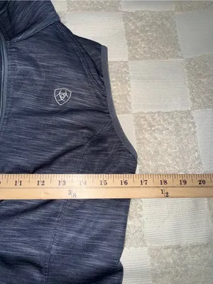 NWOT Ariat Conquest Full Zip Vest size Small thumbnail 4