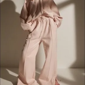 Missguided X re styled front seam wide leg joggers with bottom slit. Size 6 thumbnail 4