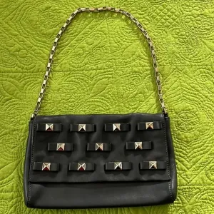 ✨ EUC Kate Spade ♠️ Bow Studded Shoulder Terrace Felicia Bag thumbnail 4