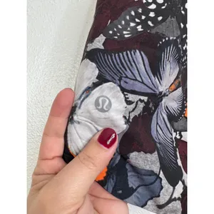 Lululemon Go‎ The Distance Shorts Butterfly Print Size 6 thumbnail 4