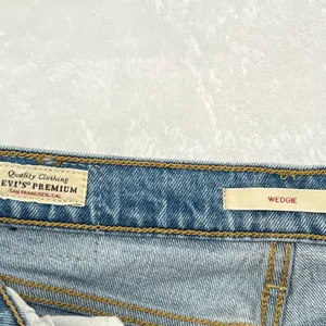 Levis Button Fly Wedgie Tapered Leg Denim Jeans Blue Light Wash Size 26‎ Retro thumbnail 8