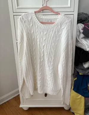 Hollister white sweater   thumbnail 1