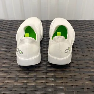 Oofos Sneakers women’s size 7 White thumbnail 4
