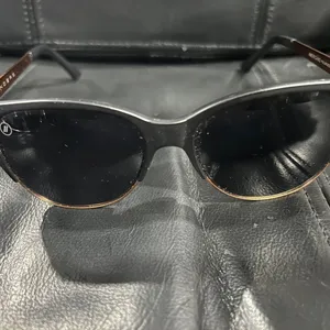 Stylish Black Sunglasses thumbnail 8