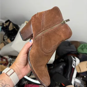 FRYE Renee Seam Short Boot , Brown Suede, Womens Size 7.5 M thumbnail 15