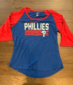 Campus Lifestyle Philadelphia Phillies Women’s 3/4 Sleeve Raglan Tee Size Large - C58-029 thumbnail 1