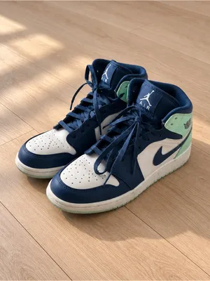 Nike Air Jordan 1 Mid Mystic Navy Mint Foam GS 6Y Women’s 7.5 thumbnail 2