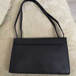 Madewell black leather double strap divider bag thumbnail 2