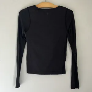 Lululemon ribbed gray cropped long sleeve top built in bra size 6 thumbnail 4