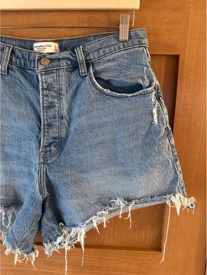 Abercrombie & Fitch High Rise Dad Shorts Denim Distressed Women’s 14 / 32 Curve thumbnail 3