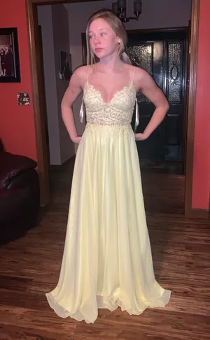 Yellow Prom/Homecoming Dress thumbnail 1