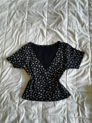 Brandy Melville Navy Floral Crop Top thumbnail 3