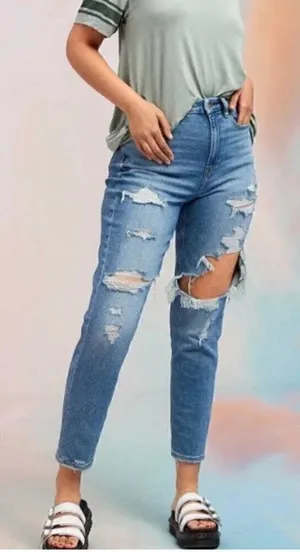 American Eagle Women's Sz 4 Regular Curvy Mom Jean Medium Wash Destroyed Stretch thumbnail 1