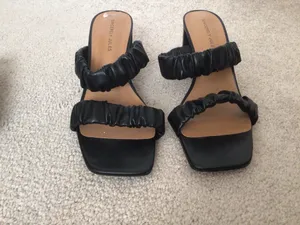 Sincerely Jules “Katie” Black Block Heel Ruched Strap Sandals- Size 8.5 thumbnail 3