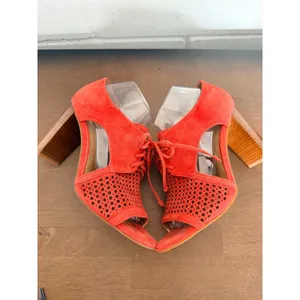 Tahari Coral Megyn Suede Laser Cut Lace Up Peep‎ Toe Block Heel Shoes Size 9 thumbnail 5