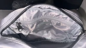 lululemon Everywhere Crossbody Bag 2L  thumbnail 5