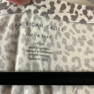 American Eagle V neck top thumbnail 2