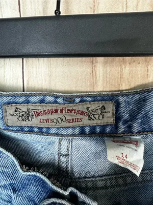 Women’s Levi's 900 Series Vintage High-Waist Blue Denim Shorts thumbnail 4