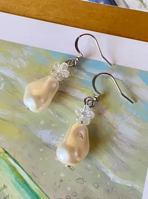 Handmade unique baroque pearl & flower dangle dangle earrings🩵 White thumbnail 4