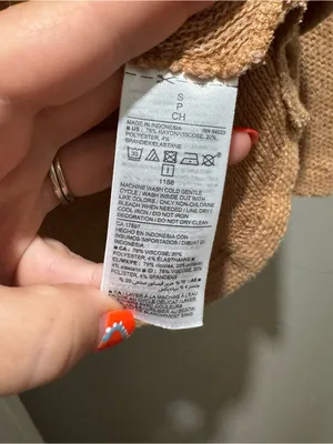 Old navy sweater. thumbnail 3