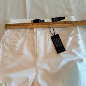 NWT KUT From The Kloth Rachael Fab Ab Mom Jeans Size 2 Optic White Raw Hem thumbnail 7