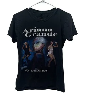 Ariana Grande Sweetener tour t-shirt size S thumbnail 1