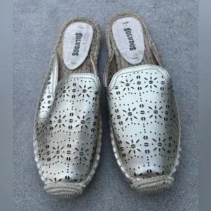 Soludos Gold Eyelet Floral Woven Mules Women’s Size 5.5 thumbnail 2