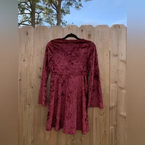 Chloah womens Velvet dress size small Maroon Bell sleeve Soft Spring‎ Summer thumbnail 6