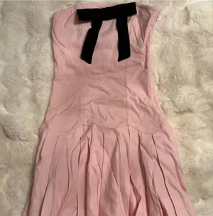 Sabrina Carpenter coded dress w black bow Pink Size M thumbnail 1