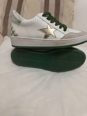Suggested Title: Vintage Havana White Metallic Gold Star Green Laced Sneakers - Size [6) thumbnail 4