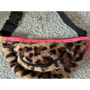 Cheetah Fanny Pack Crossbody Bag Black thumbnail 15