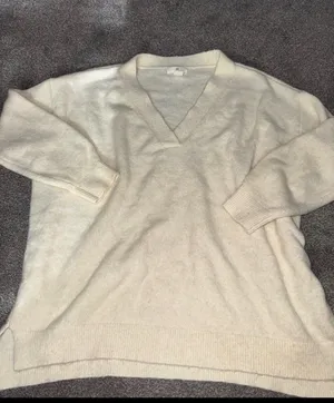 Creme V-Neck Sweater H&M thumbnail 1
