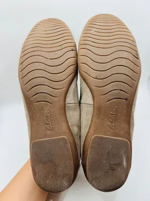 Clarks Suede Ballet Flats Taupe Comfort Slip On Round Toe Women’s 8.5M Casual thumbnail 7