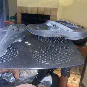 Oofos black sandals size 8 thumbnail 7
