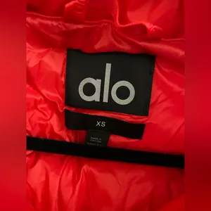 ALO Yoga NWT Cropped Atmosphere Puffer Bright Red Size XS thumbnail 9