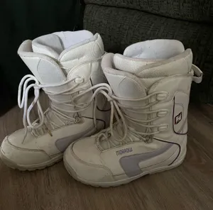 Snowboard Boots White Size 8 thumbnail 1