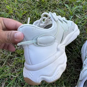 Adidas Ozweego Women’s 8.5 Off White Linen Green Gum Sneakers Running Shoes thumbnail 7