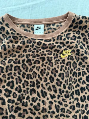 Nike Fleece Sweatshirt Women’s thumbnail 2