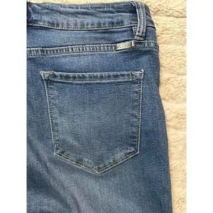 KanCan medium wash high-rise button fly cropped jeans Size 31 thumbnail 10