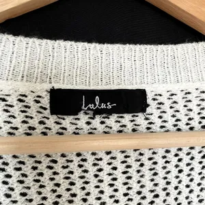 Lulus Sheer Knit V-Neck‎ Sweater Size M White Women Relaxed Nylon Blend thumbnail 3