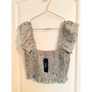 Lulus Crop Top Womens XL Flourishing‎ Fields Sage Green Floral Smocked Ruffle thumbnail 4