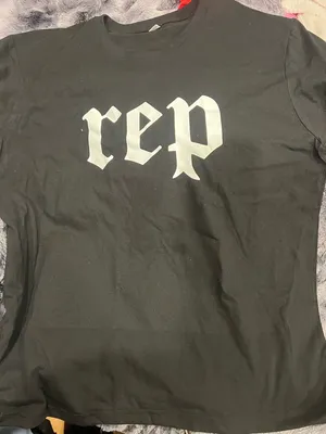 Black Short-Sleeve Graphic Tee with White 'rep' Print thumbnail 1