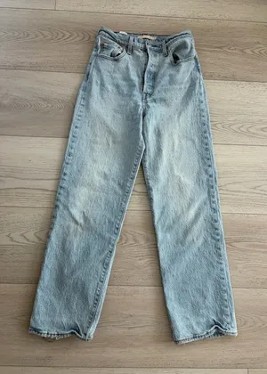 Levis Ribcage Straight Ankle Jeans Blue High Rise Button Fly Womens W26 L29 thumbnail 1