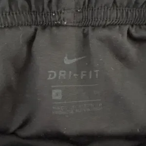 Nike black athletic shorts thumbnail 2