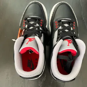 New NIKE Air Jordan 3 Retro OG 'Black Cement' 2024 thumbnail 8