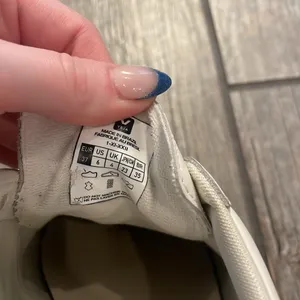 Veja White Minimalist Sneakers with Rubber Sole thumbnail 3