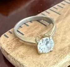 18KT HG Ring Size 7.50 thumbnail 1