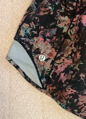 Lululemon Shorts Hotty Hot High-Rise 4" thumbnail 4