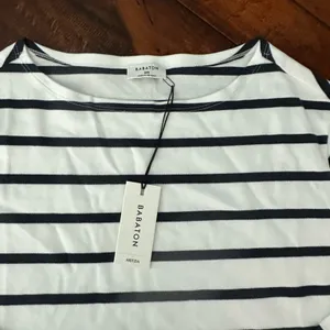 NWT Aritzia Babaton Analog Long Sleve Top thumbnail 2