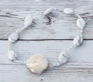 Vintage Stretch Bracelet Dainty Mother of Pearl & White Beads thumbnail 1
